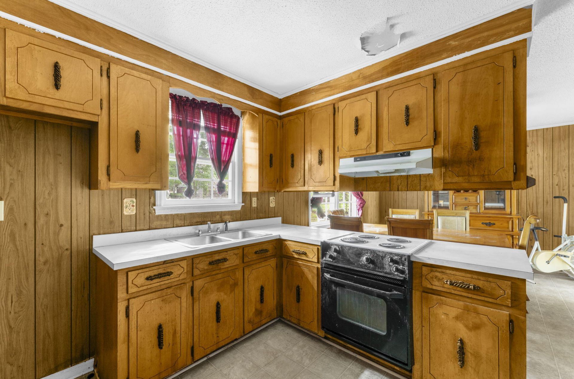 7748 Nellview Drive Photo 9