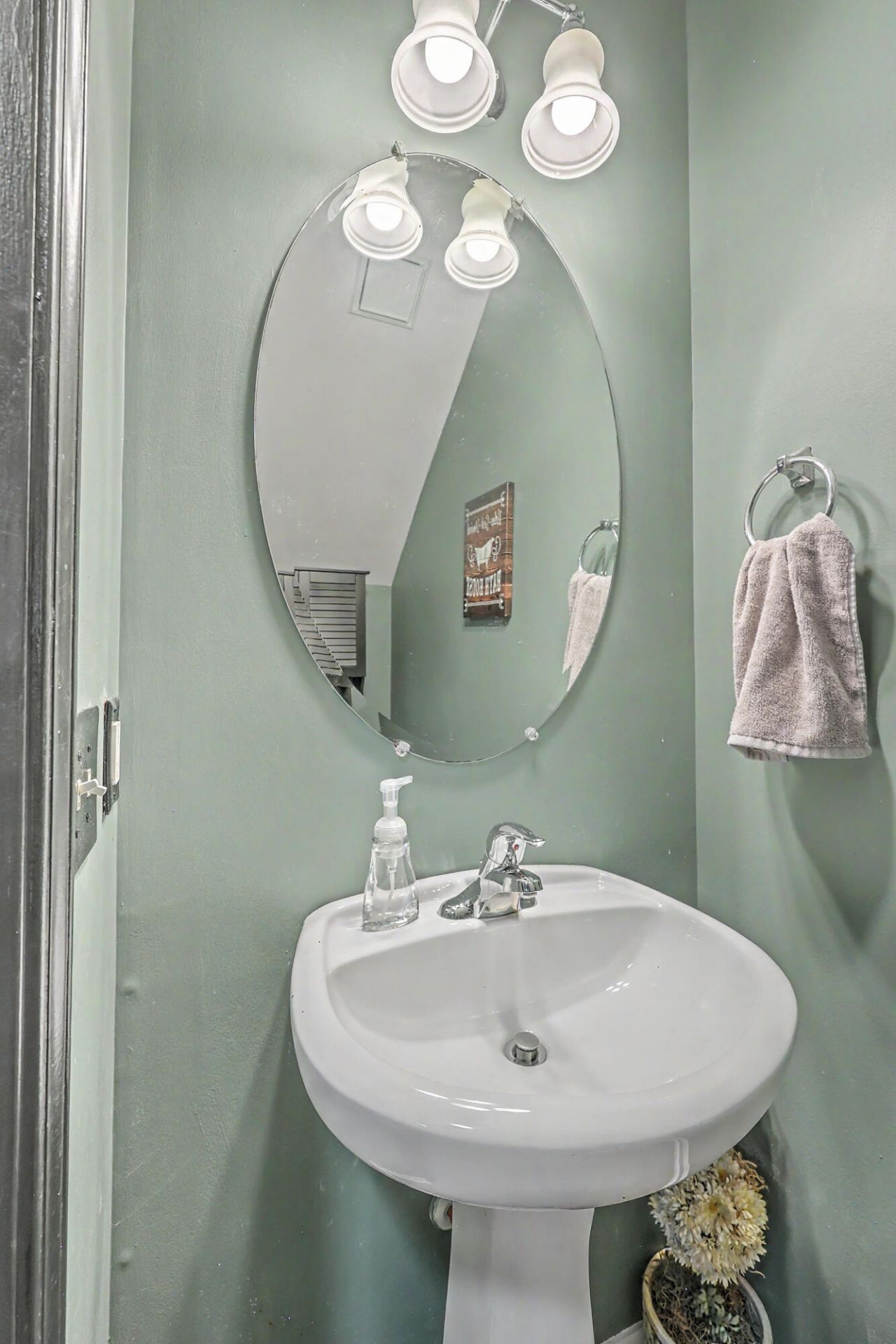 104 Woodward Road Photo 8