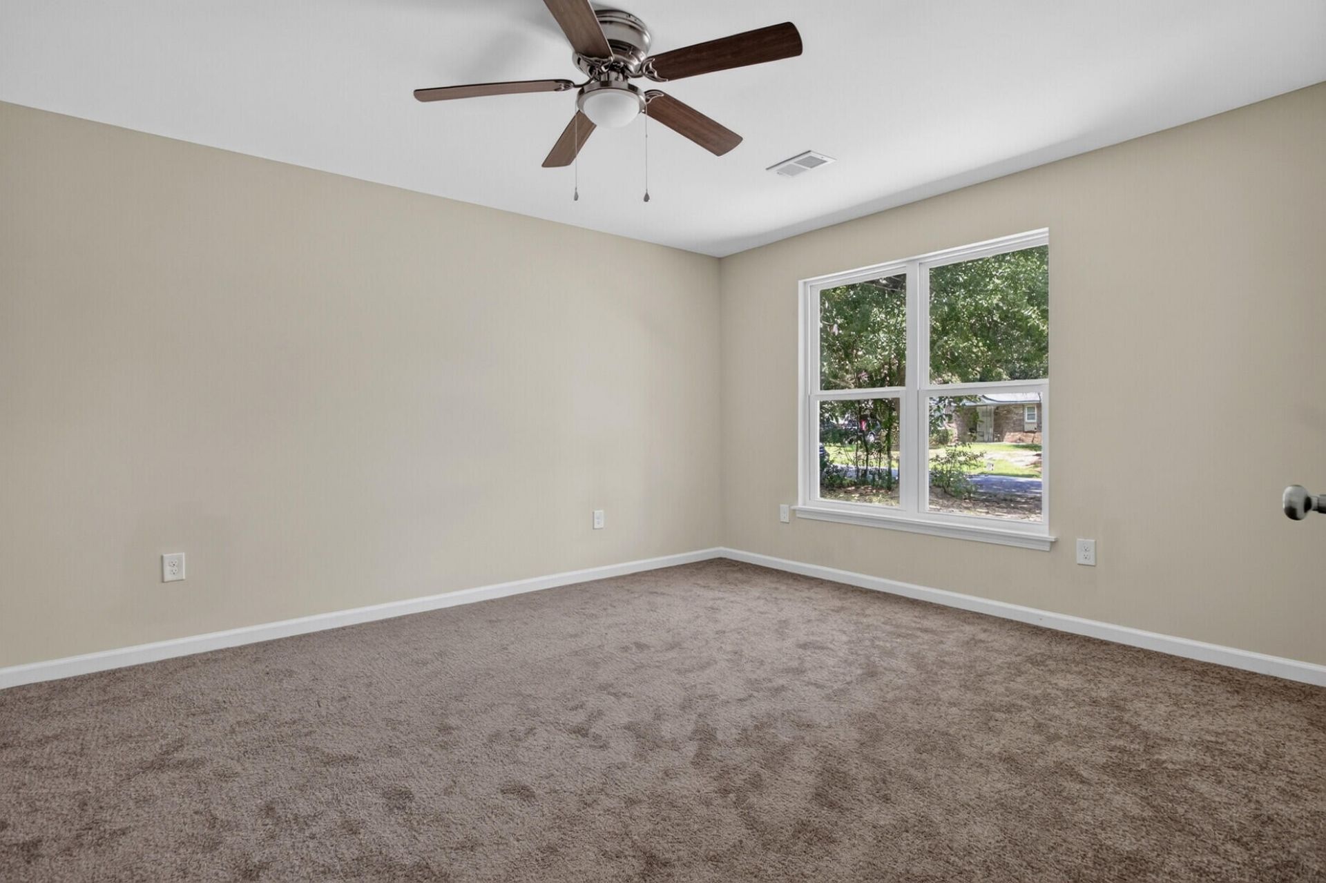 7667 Mendelwood Drive Photo 14