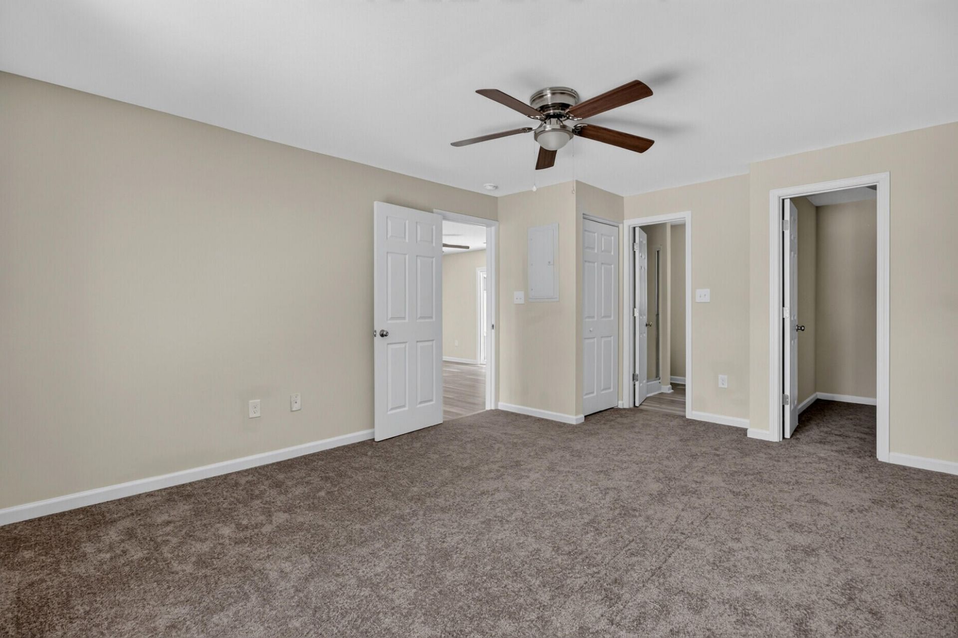 7667 Mendelwood Drive Photo 15