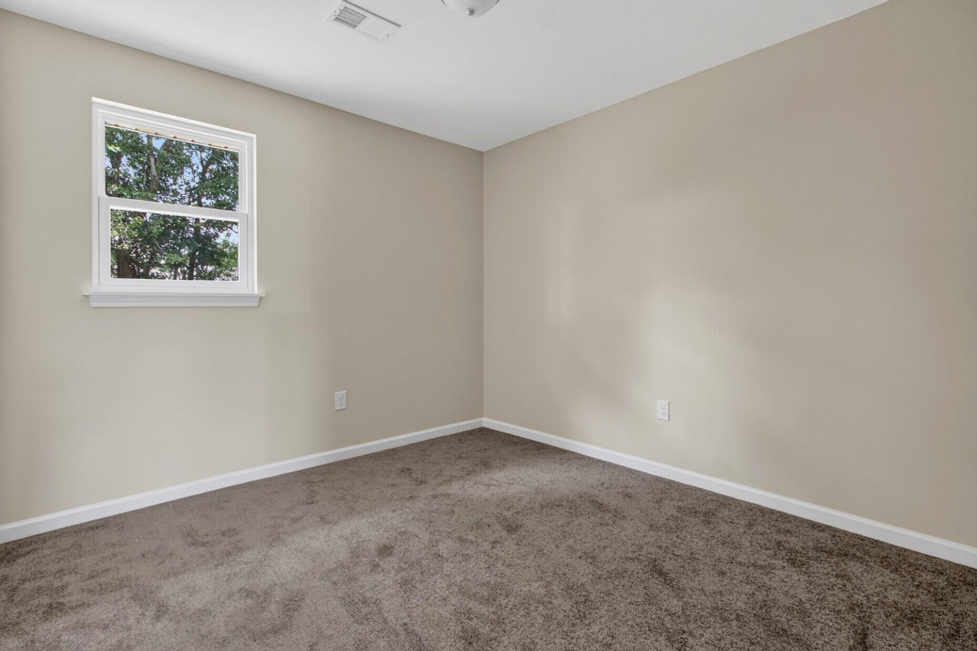 7667 Mendelwood Drive Photo 19