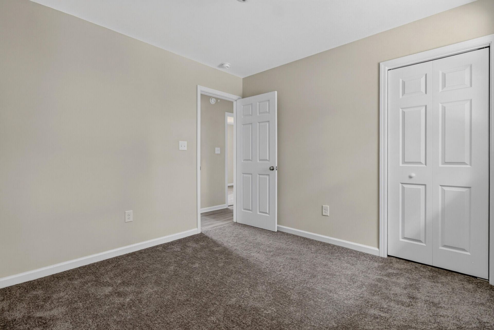 7667 Mendelwood Drive Photo 20