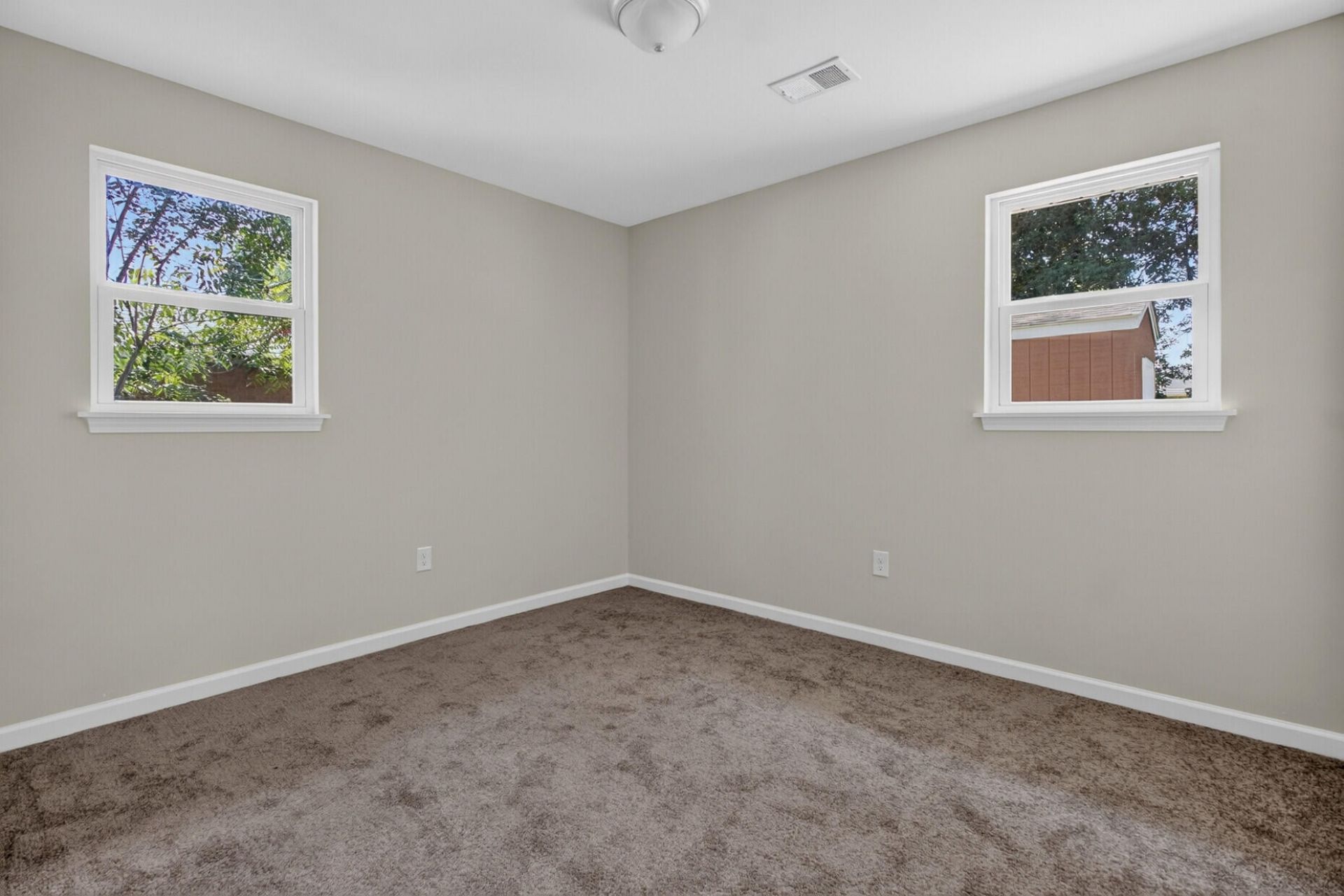 7667 Mendelwood Drive Photo 23