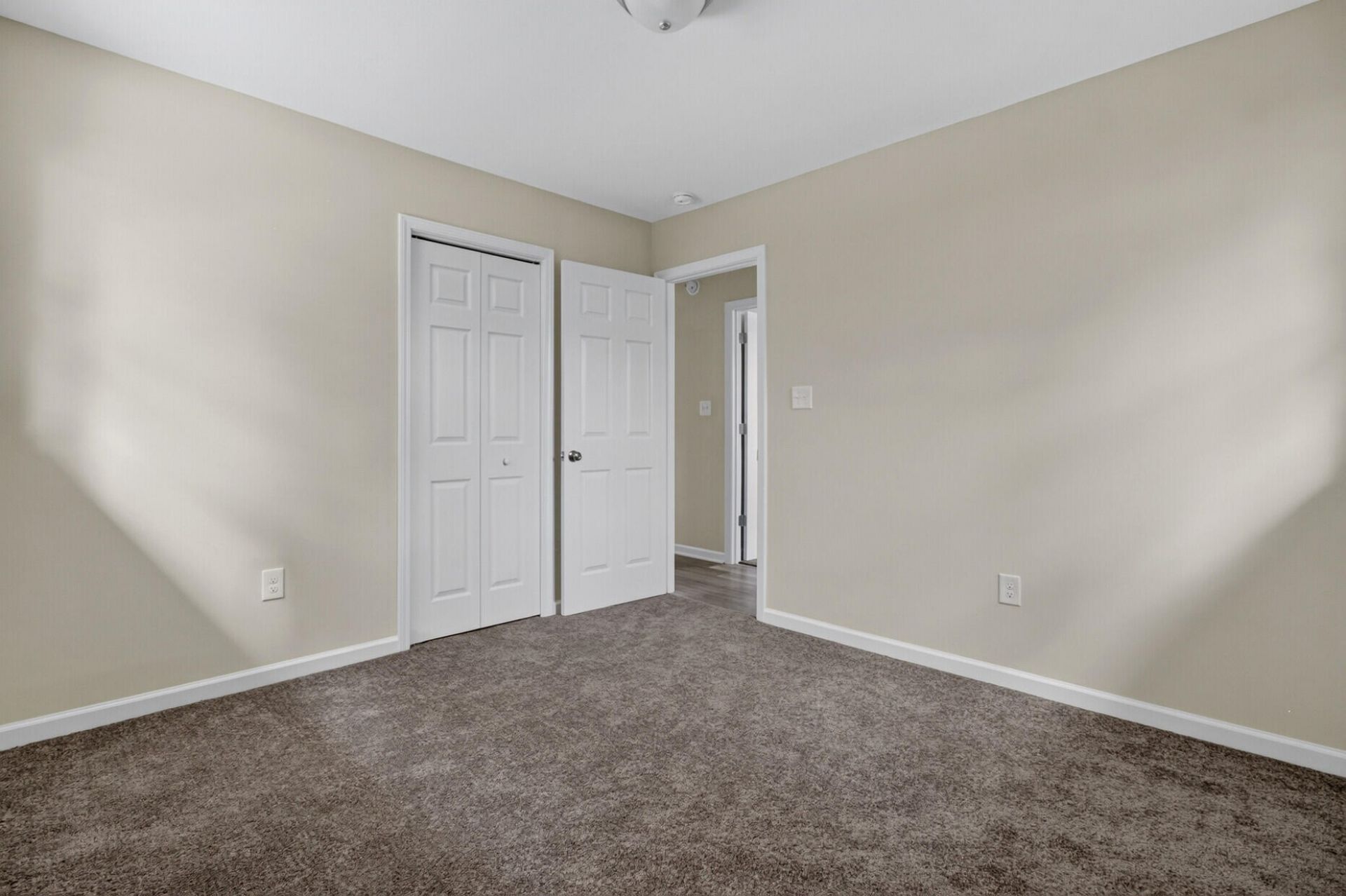 7667 Mendelwood Drive Photo 24