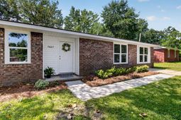 7667 Mendelwood Drive photo 4