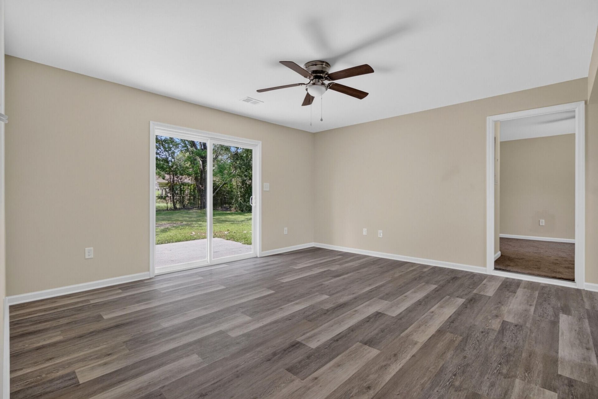 7667 Mendelwood Drive Photo 6