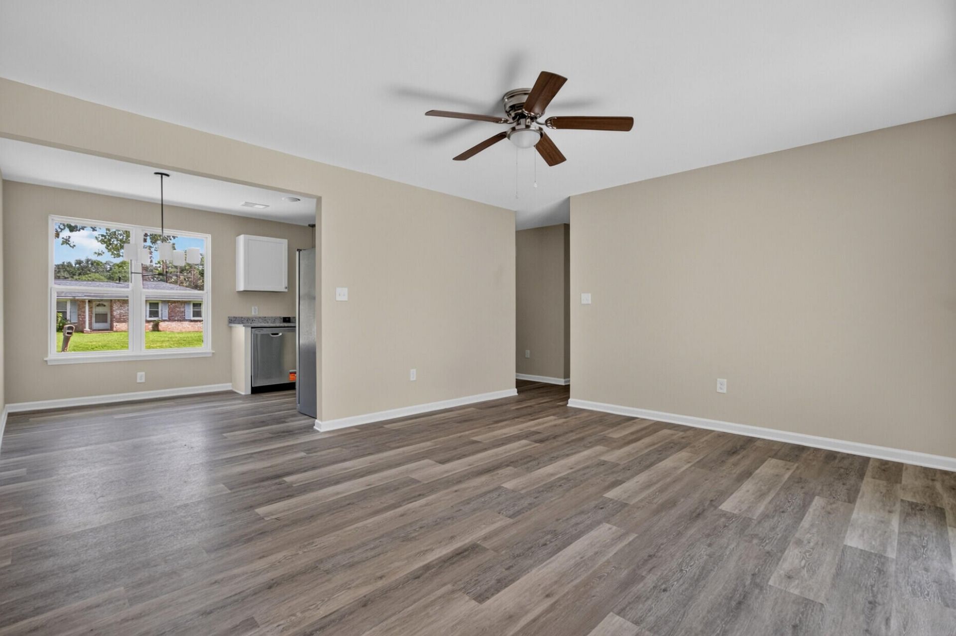 7667 Mendelwood Drive Photo 8