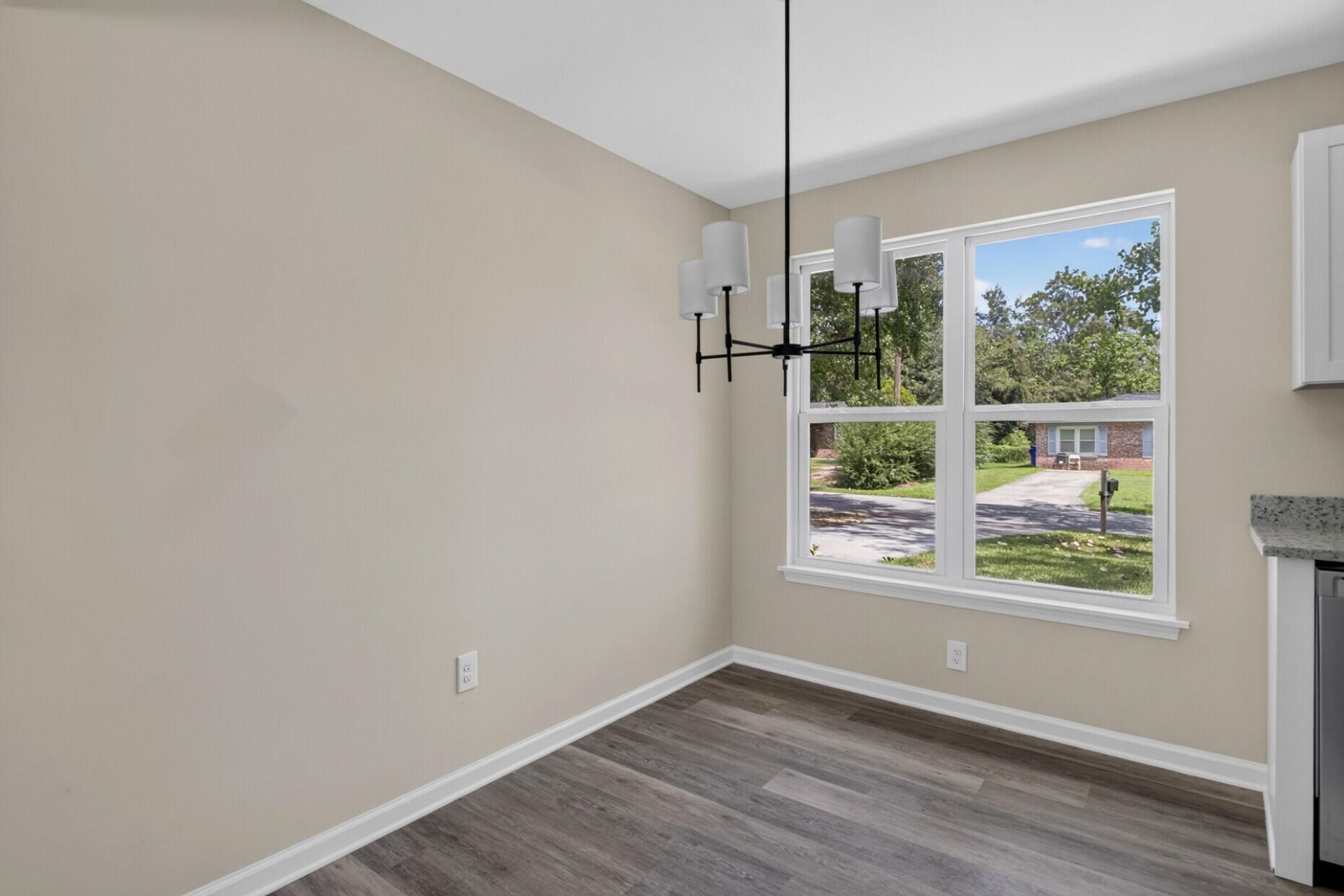 7667 Mendelwood Drive Photo 9