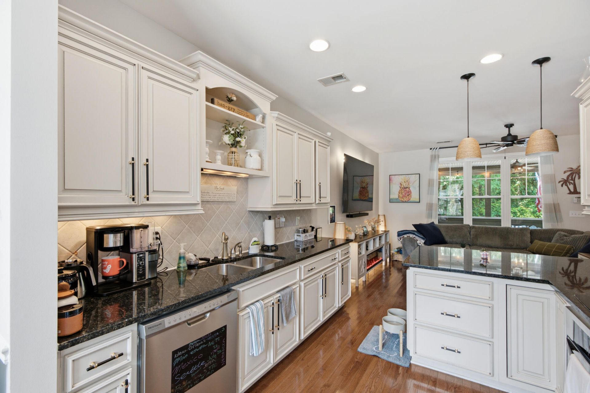 2896 Treadwell Street Photo 12