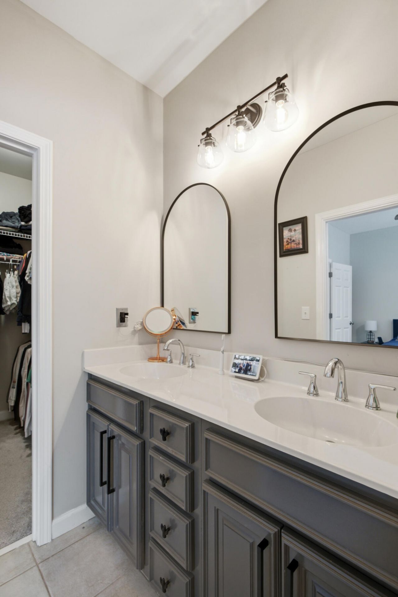 2896 Treadwell Street Photo 23