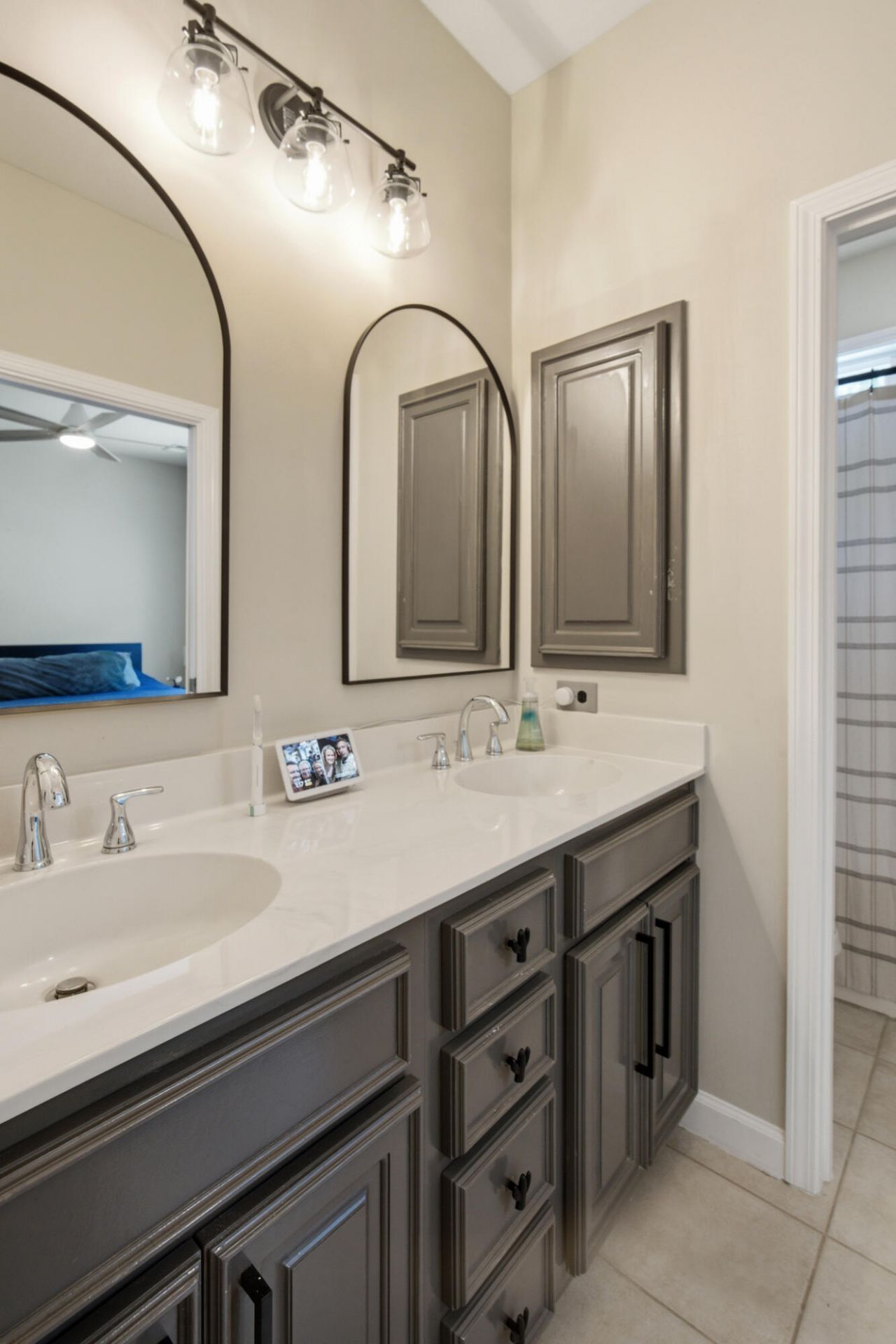 2896 Treadwell Street Photo 25