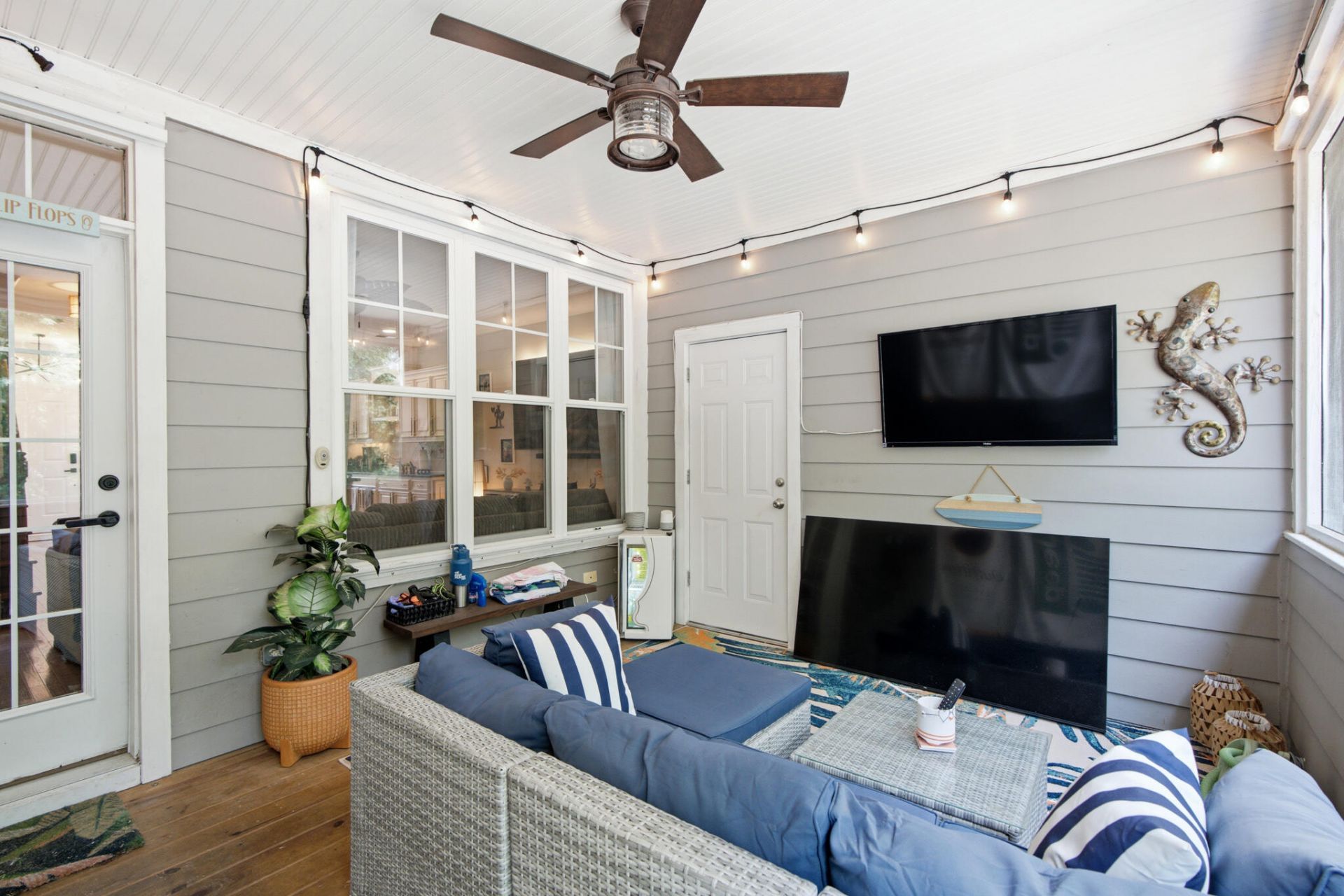 2896 Treadwell Street Photo 27