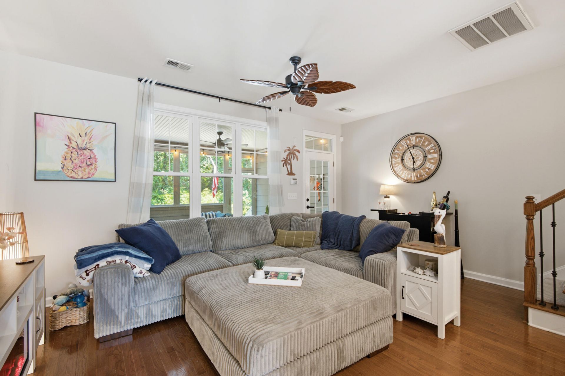 2896 Treadwell Street Photo 7