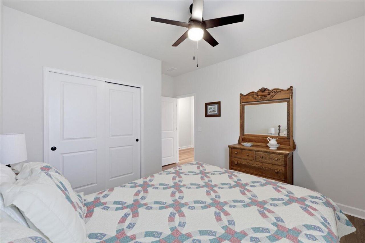 1437 Arabella Street Photo 19