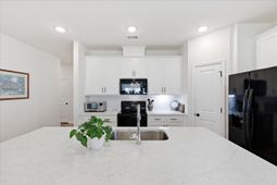 1437 Arabella Street photo 4