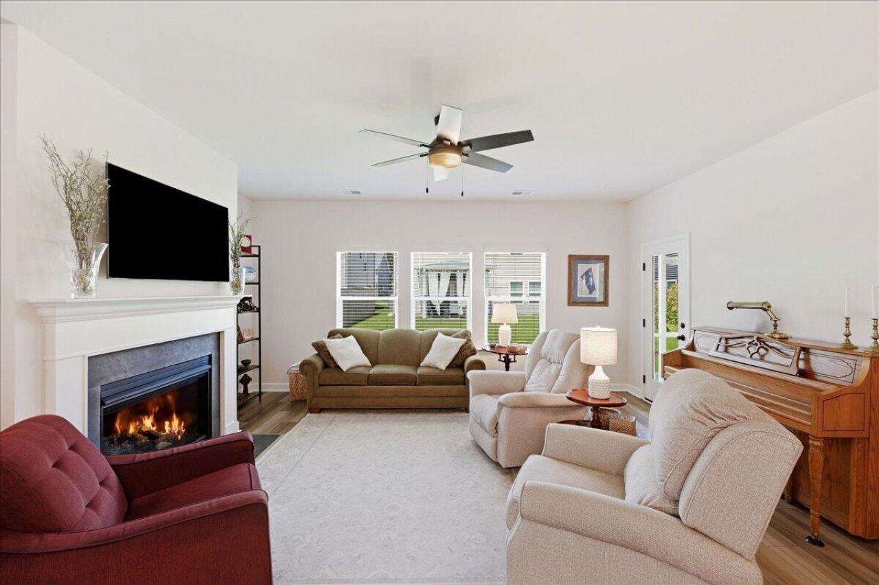 1437 Arabella Street Photo 5
