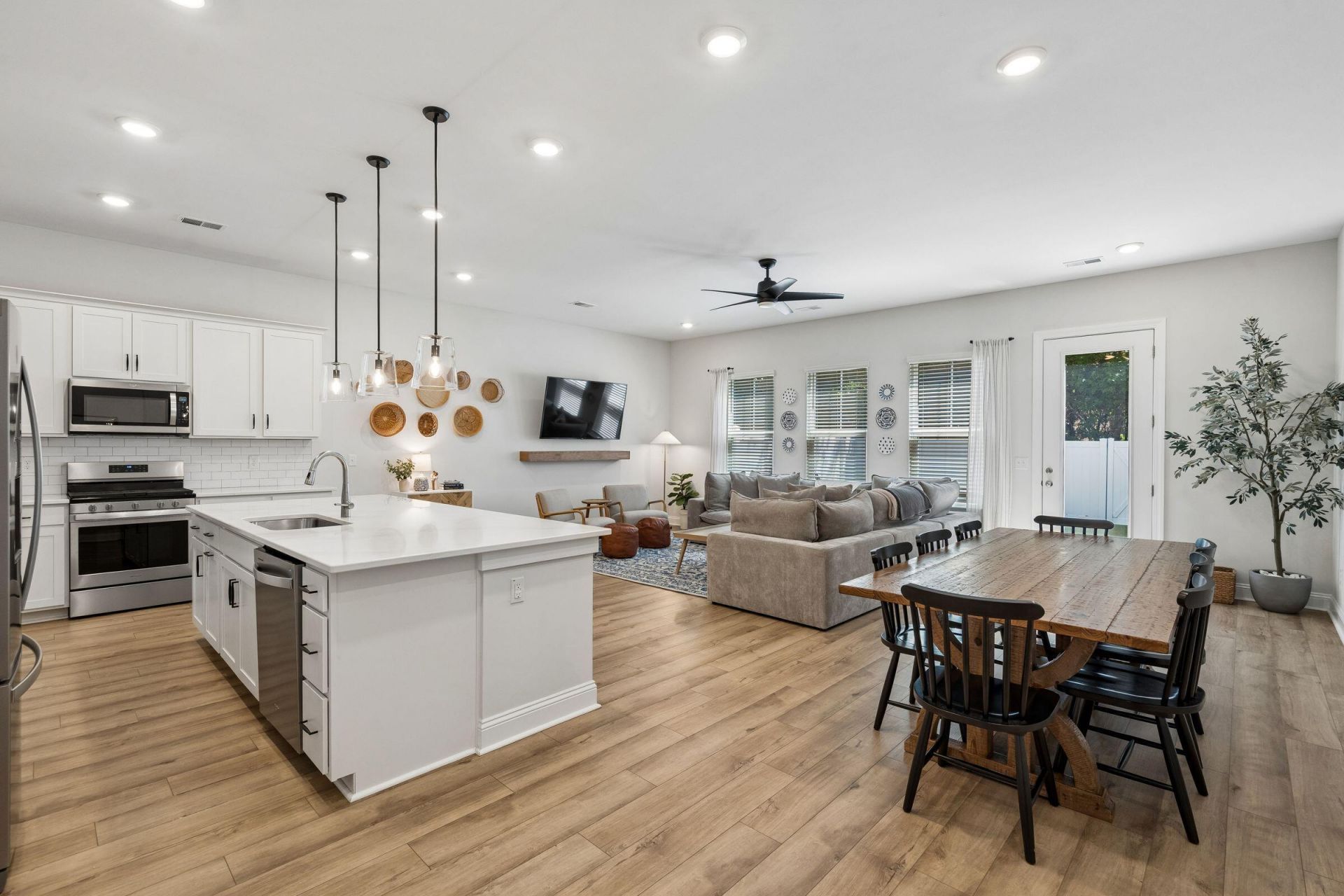 3049 Emma Lane Photo 7