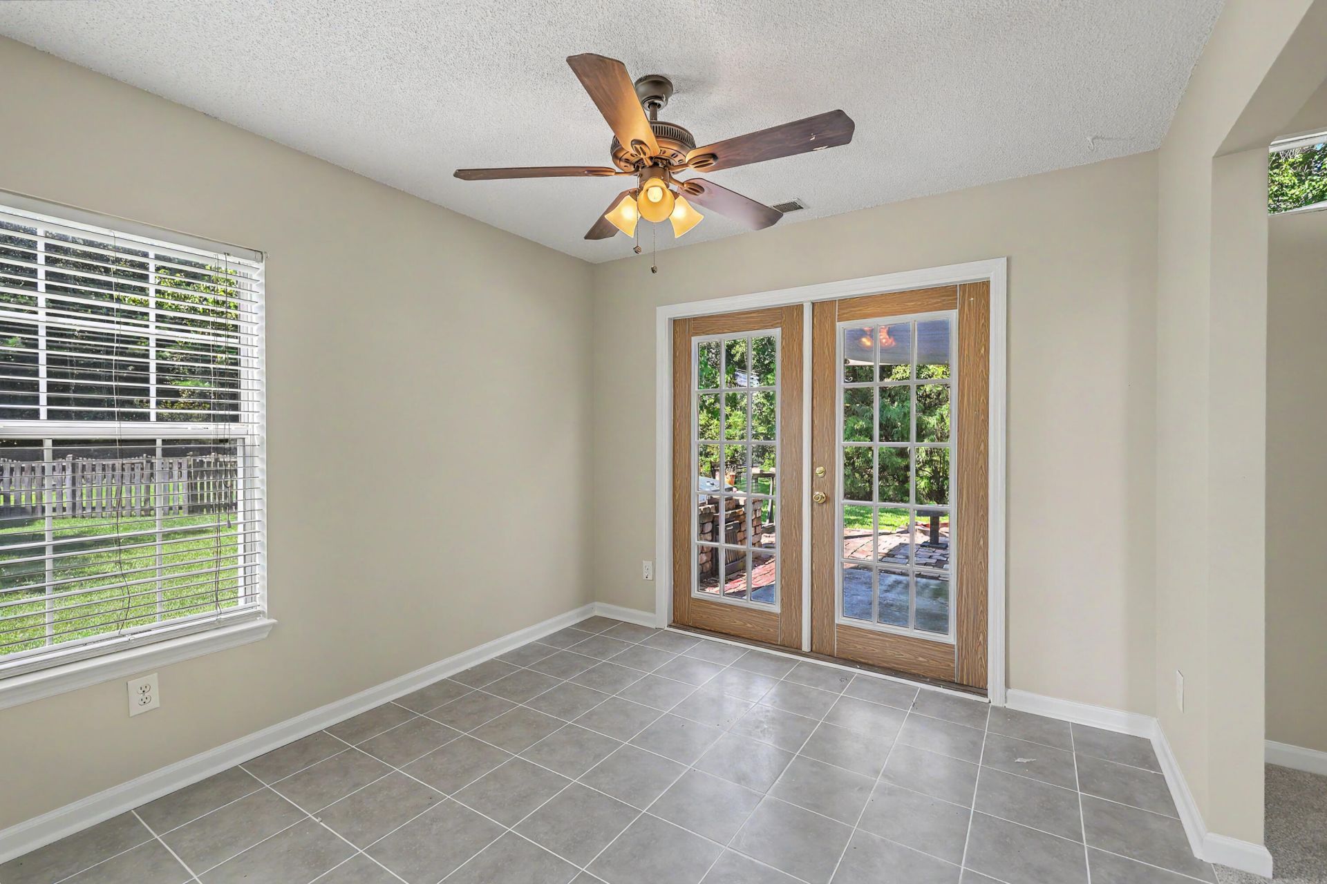 109 Creekside Drive Photo 10