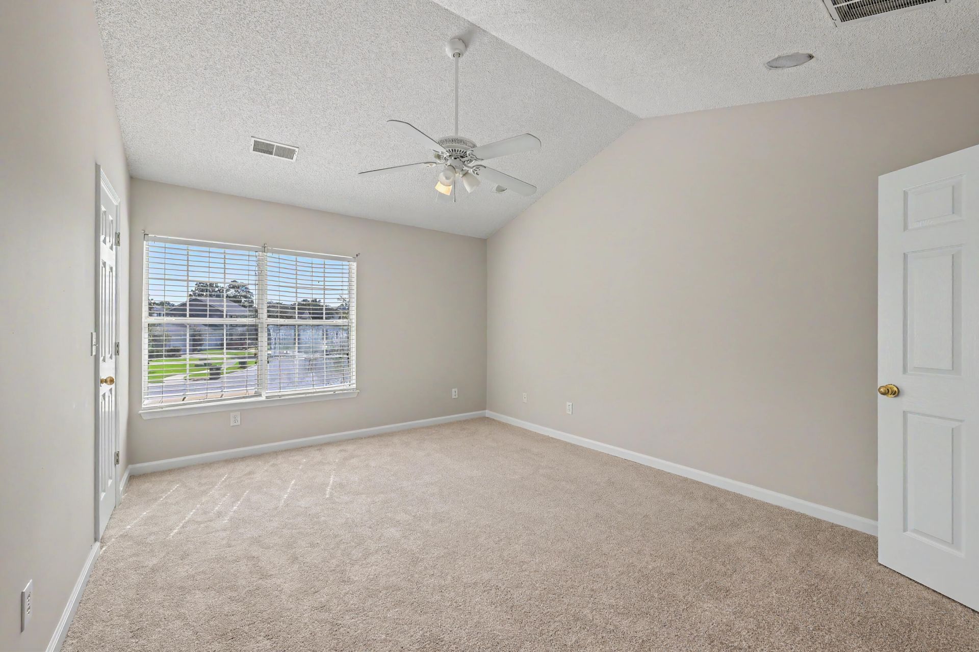 109 Creekside Drive Photo 17