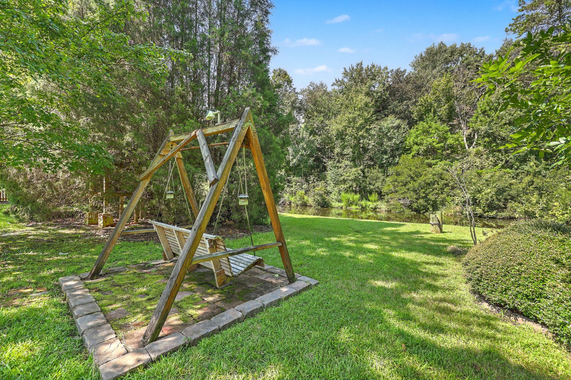 109 Creekside Drive Photo 32