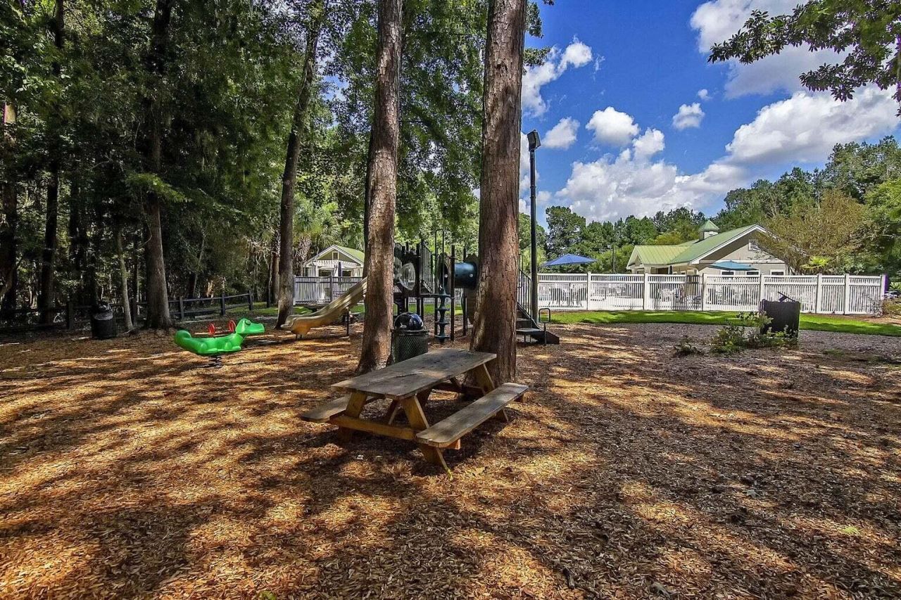 109 Creekside Drive Photo 36