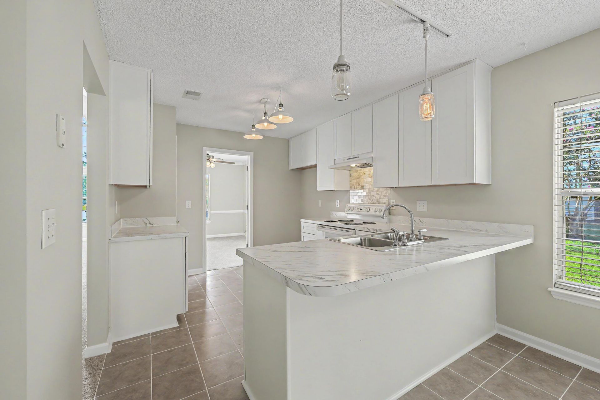 109 Creekside Drive Photo 8