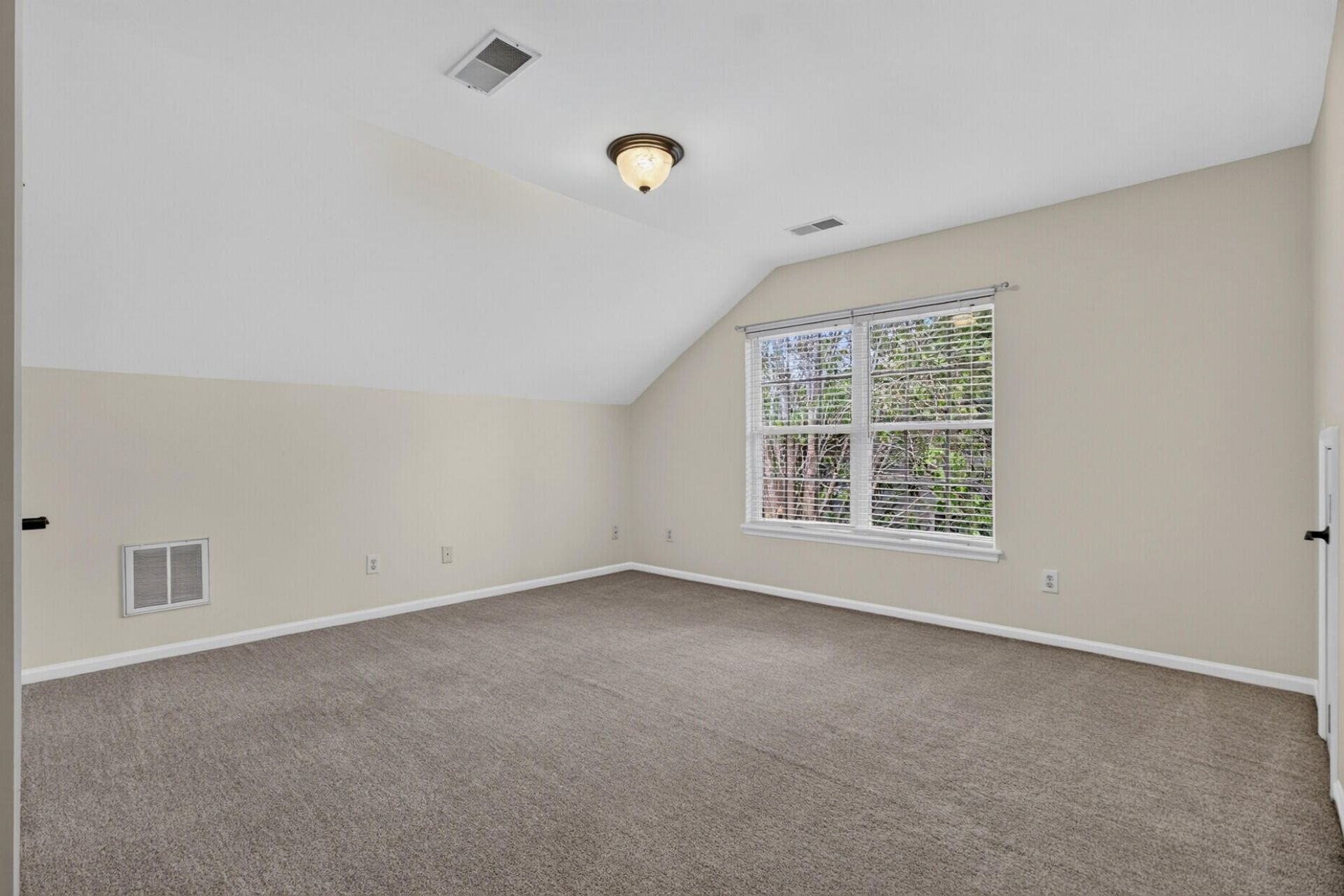 540 Tribeca Drive Photo 36