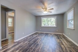 1833 Orangeburg Street photo 4