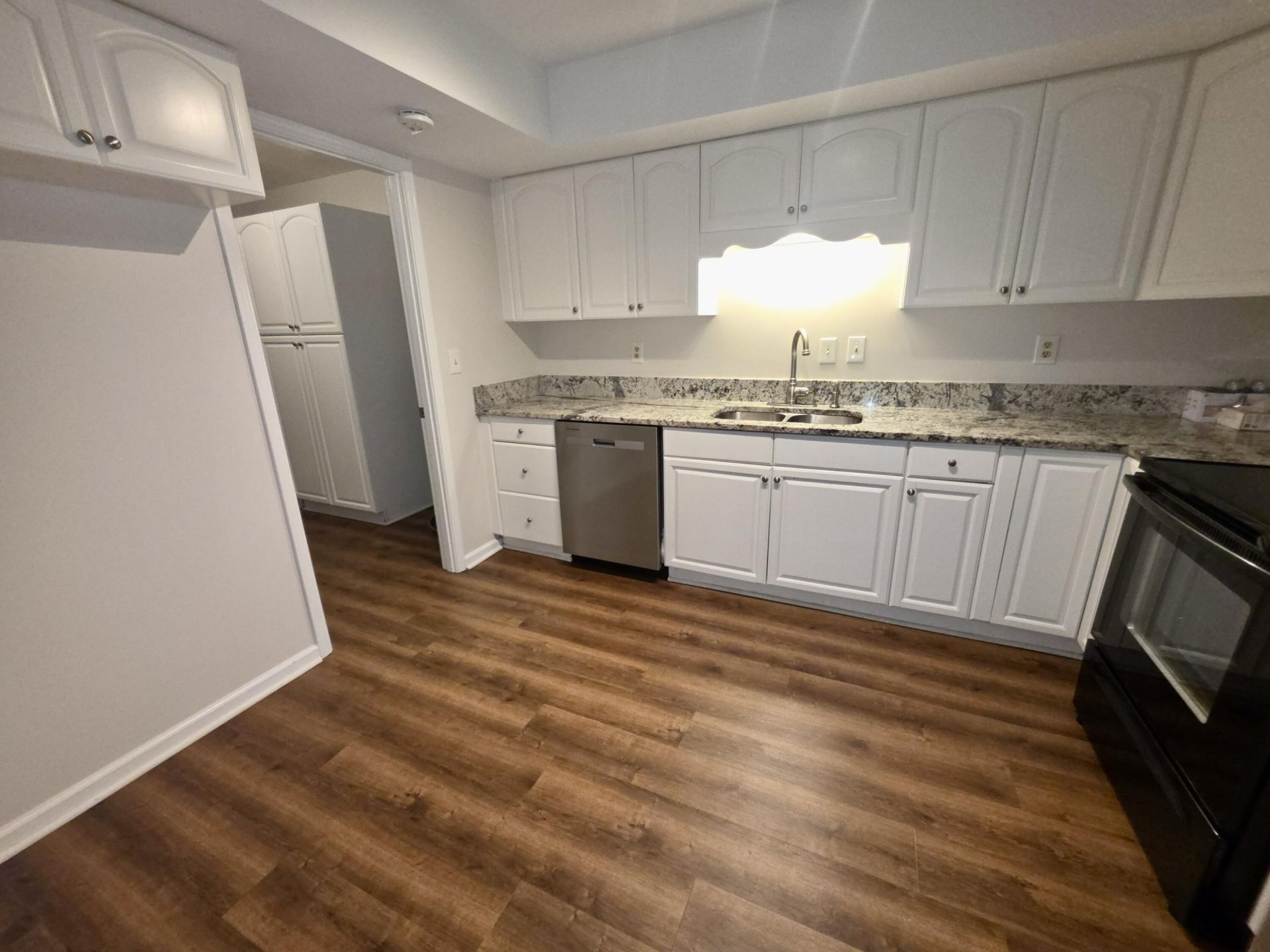 904 Ventura Place Photo 11