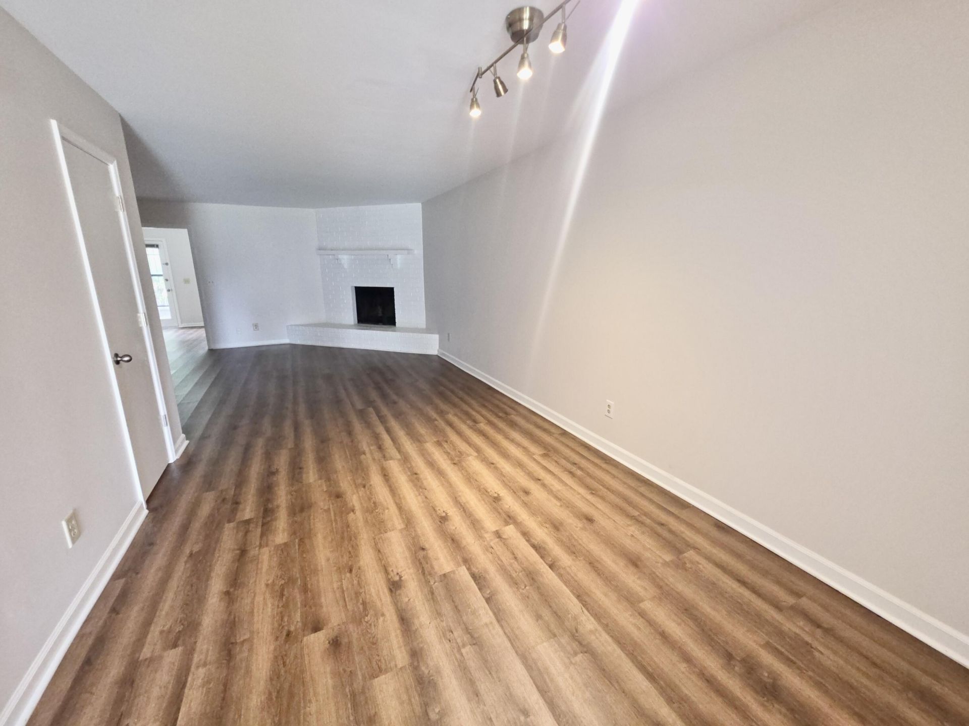 904 Ventura Place Photo 4