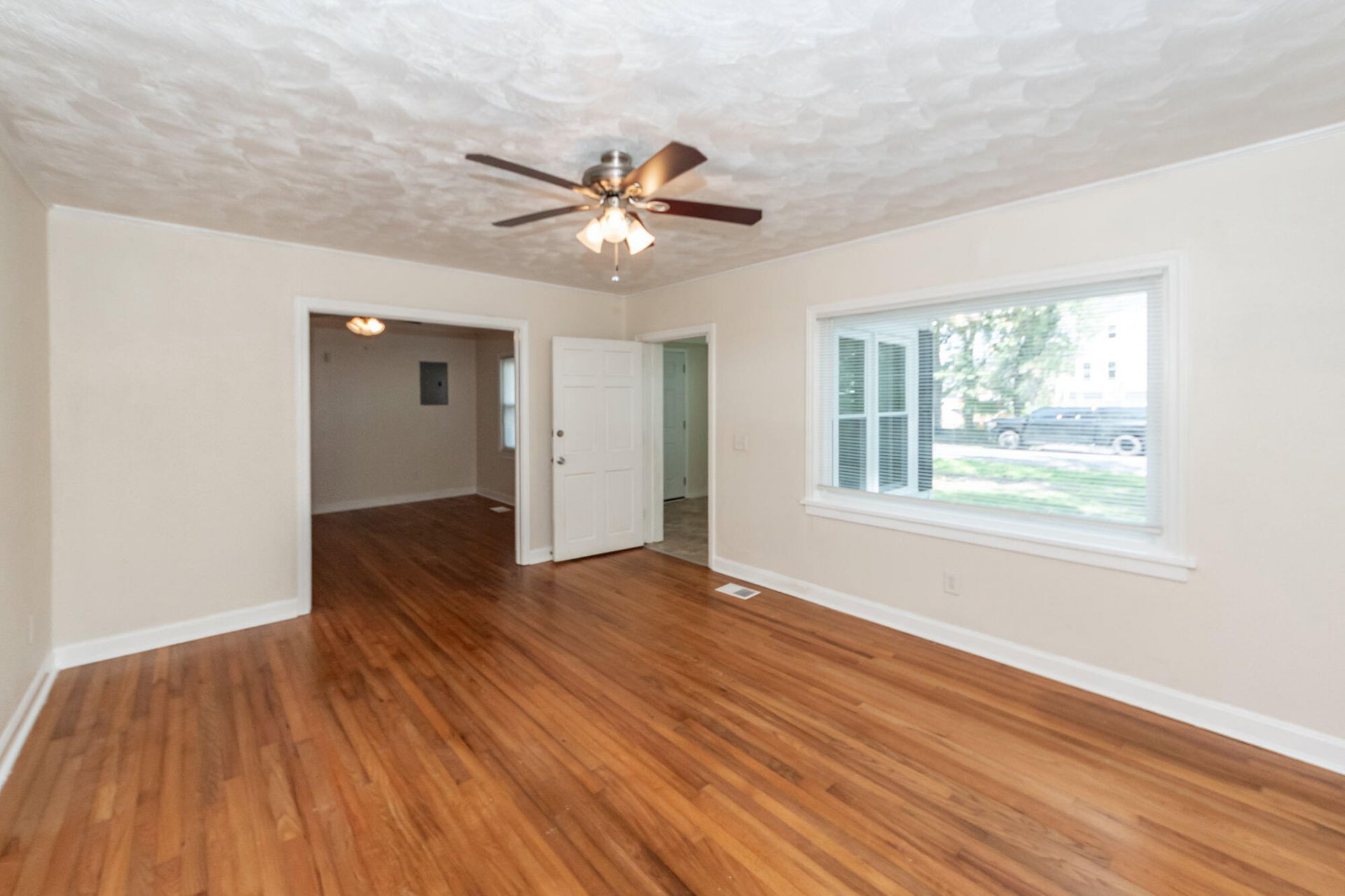 2139 Pierpont Avenue Photo 5