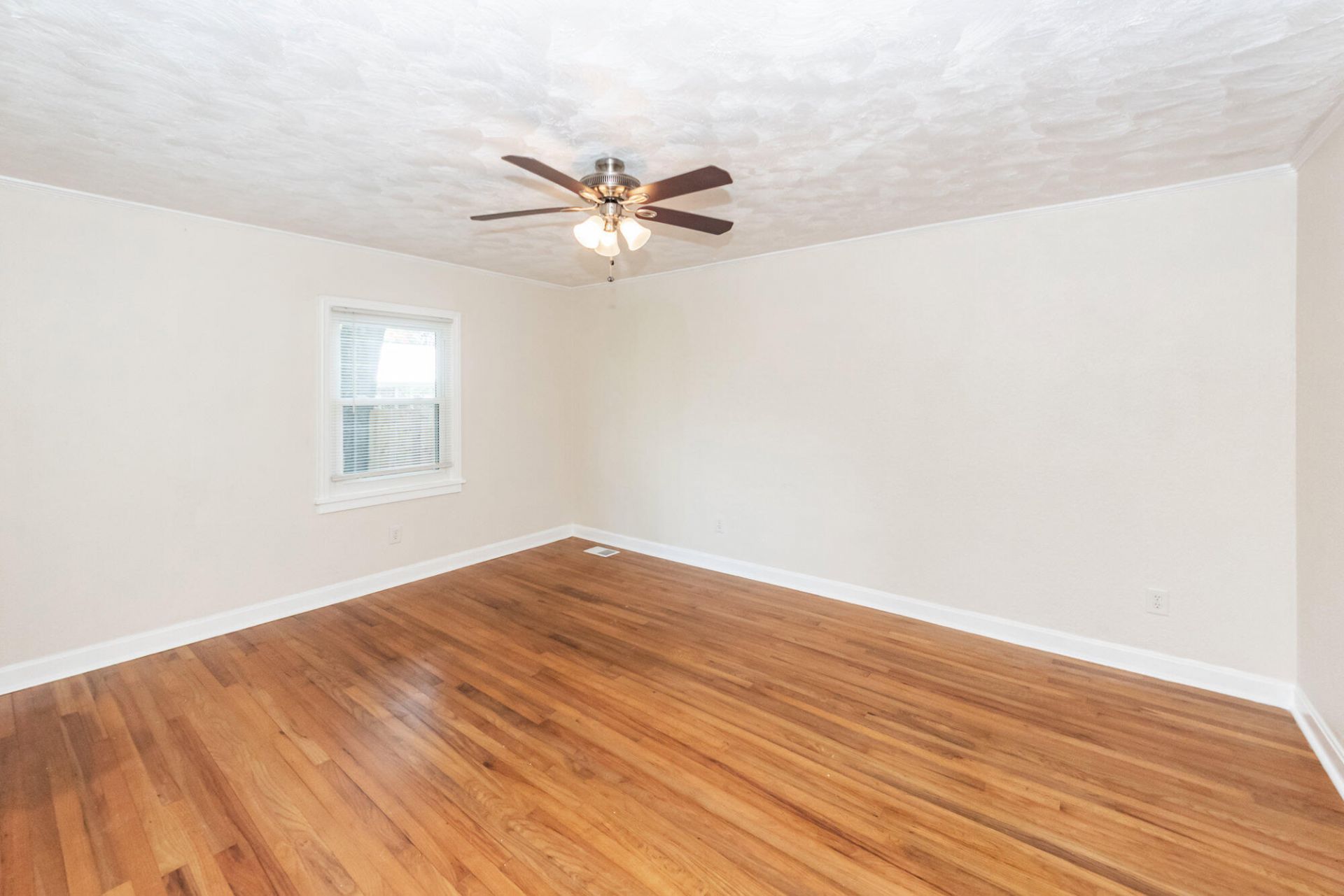 2139 Pierpont Avenue Photo 7