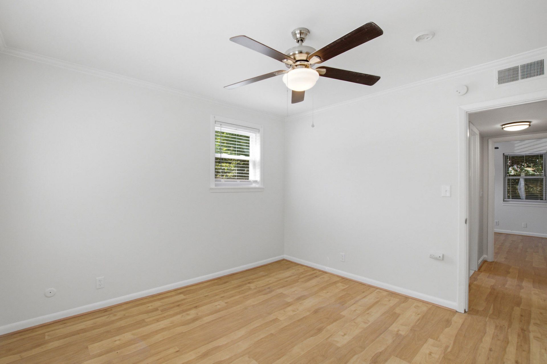 119 Wentworth Street Photo 23
