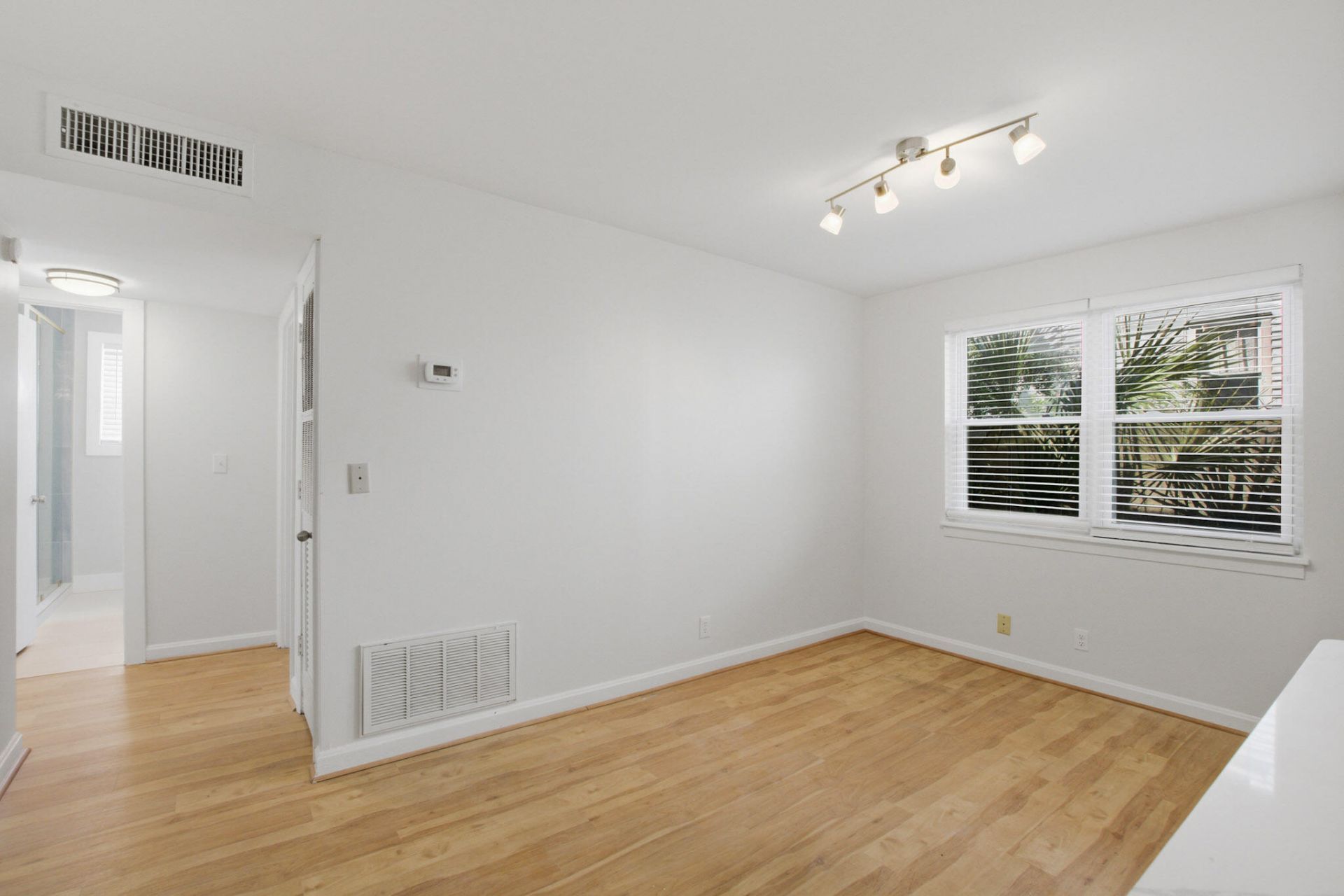 119 Wentworth Street Photo 8