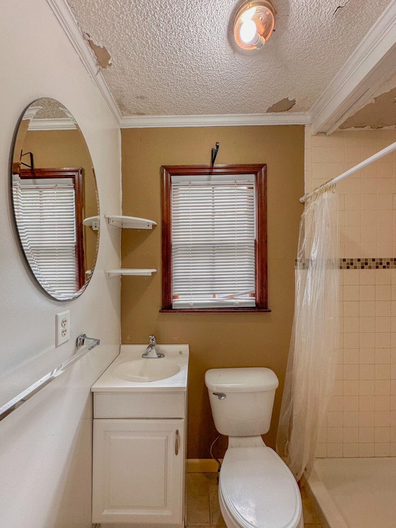 211 W Poplar Street Photo 13