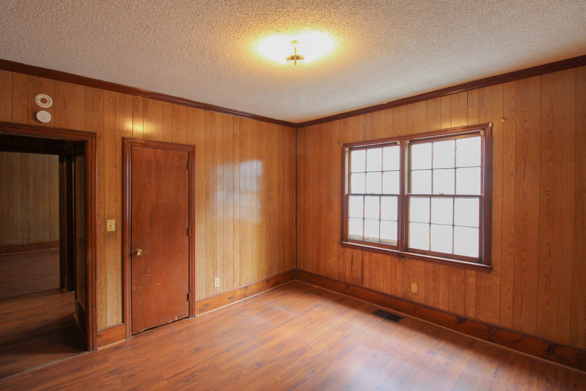 211 W Poplar Street Photo 15