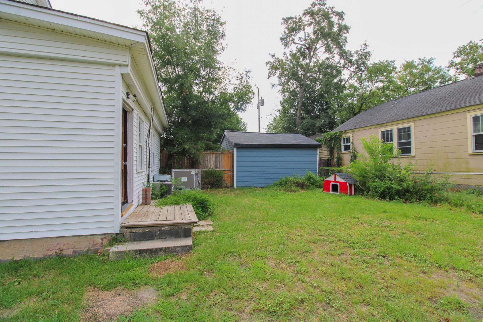 211 W Poplar Street Photo 19
