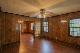 211 W Poplar Street photo 4