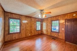 211 W Poplar Street photo 4