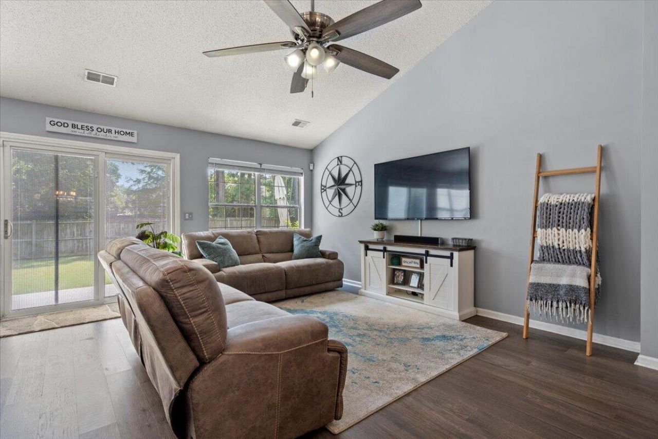 1311 Weavers Way Photo 19