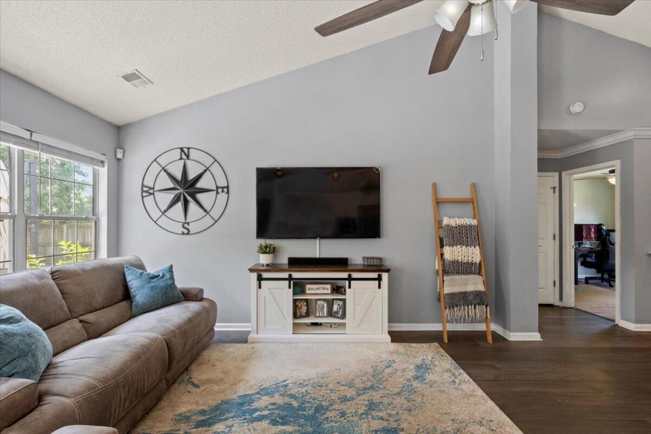 1311 Weavers Way Photo 20