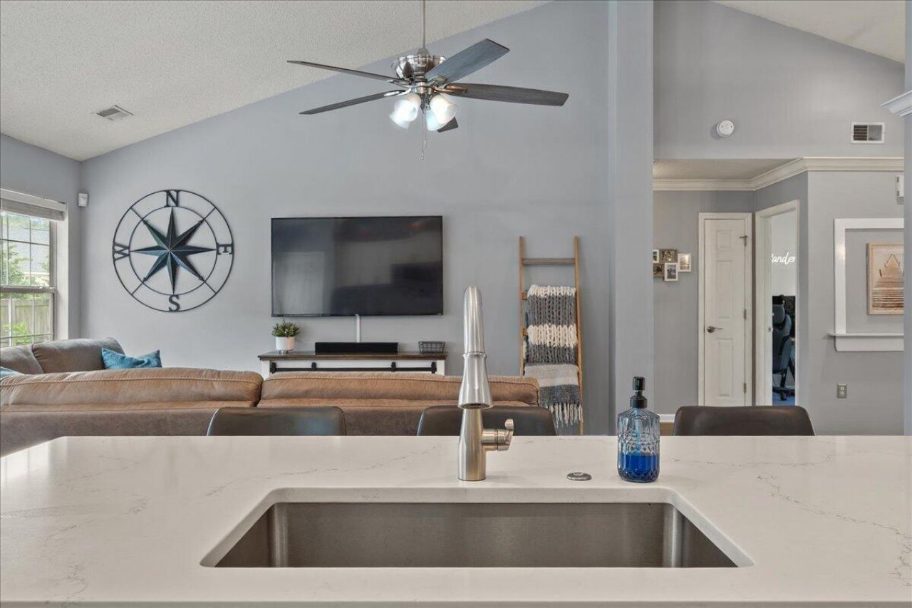 1311 Weavers Way Photo 24
