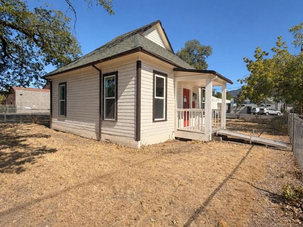 316 SE 8th Street, Grants Pass, OR 97526