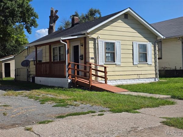 2211 E 24th Street, Granite City, IL 62040