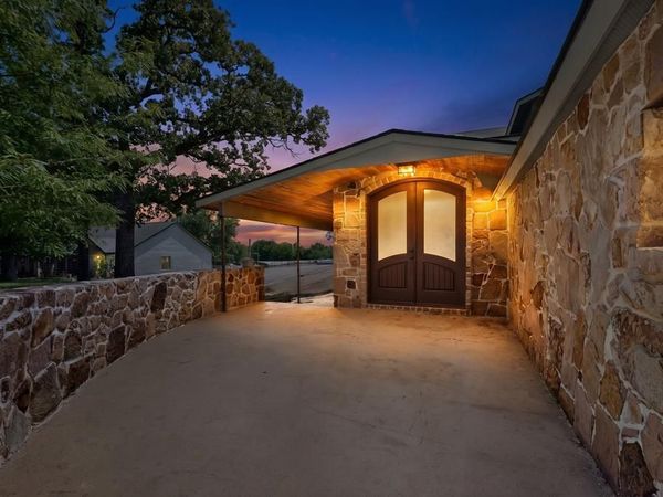 1880 Houston Road , Burleson, TX 76028