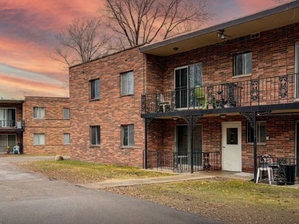 818 S Green Road, South Euclid, OH 44121
