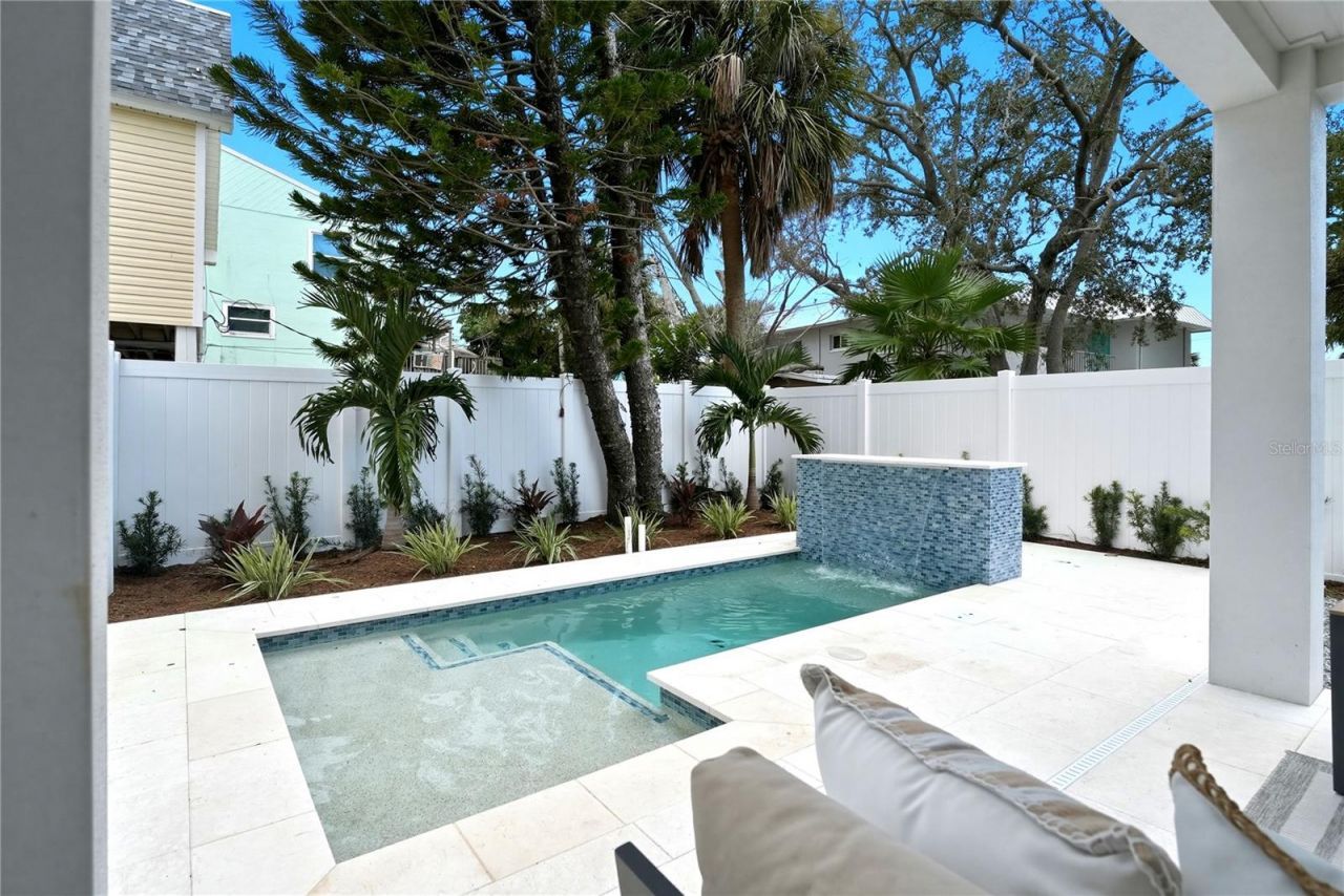 205 Bates Avenue, Indian Rocks Beach, FL 33785 Photo