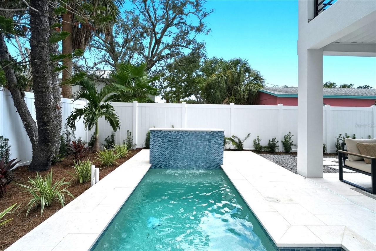 205 Bates Avenue, Indian Rocks Beach, FL 33785 Photo