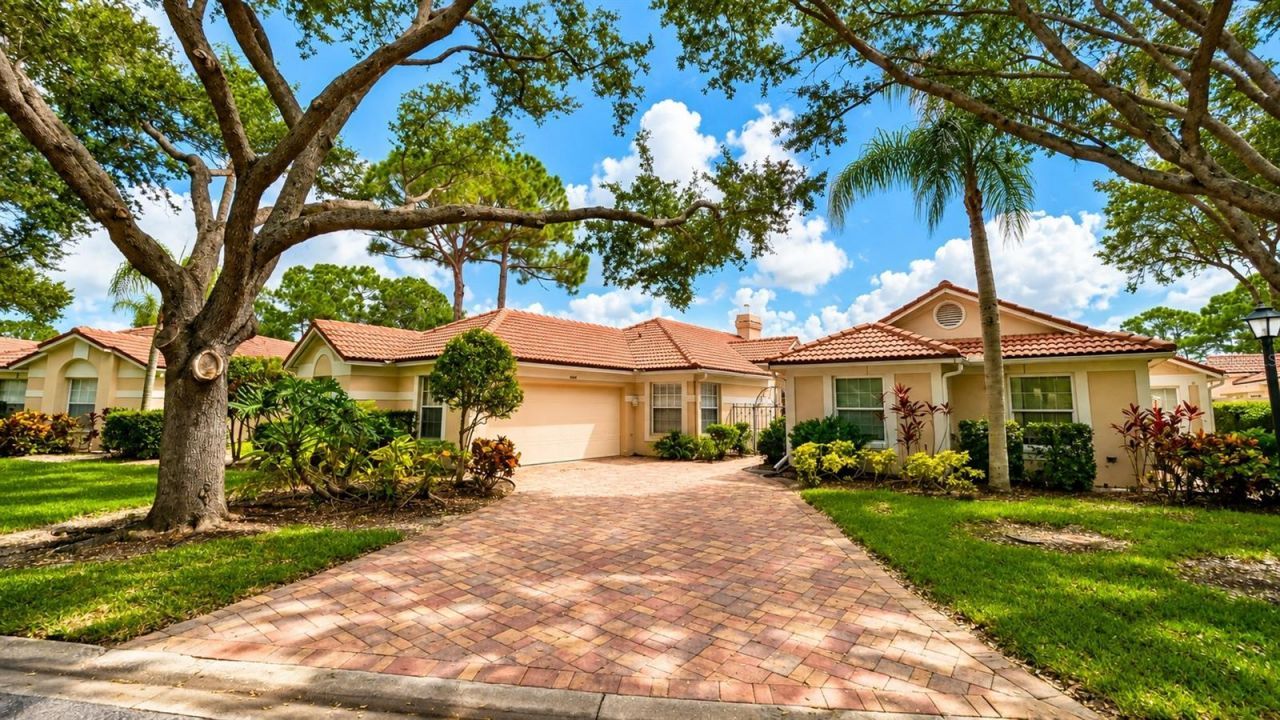 4096 Lyndhurst Court, Sarasota, FL 34235 Main Photo