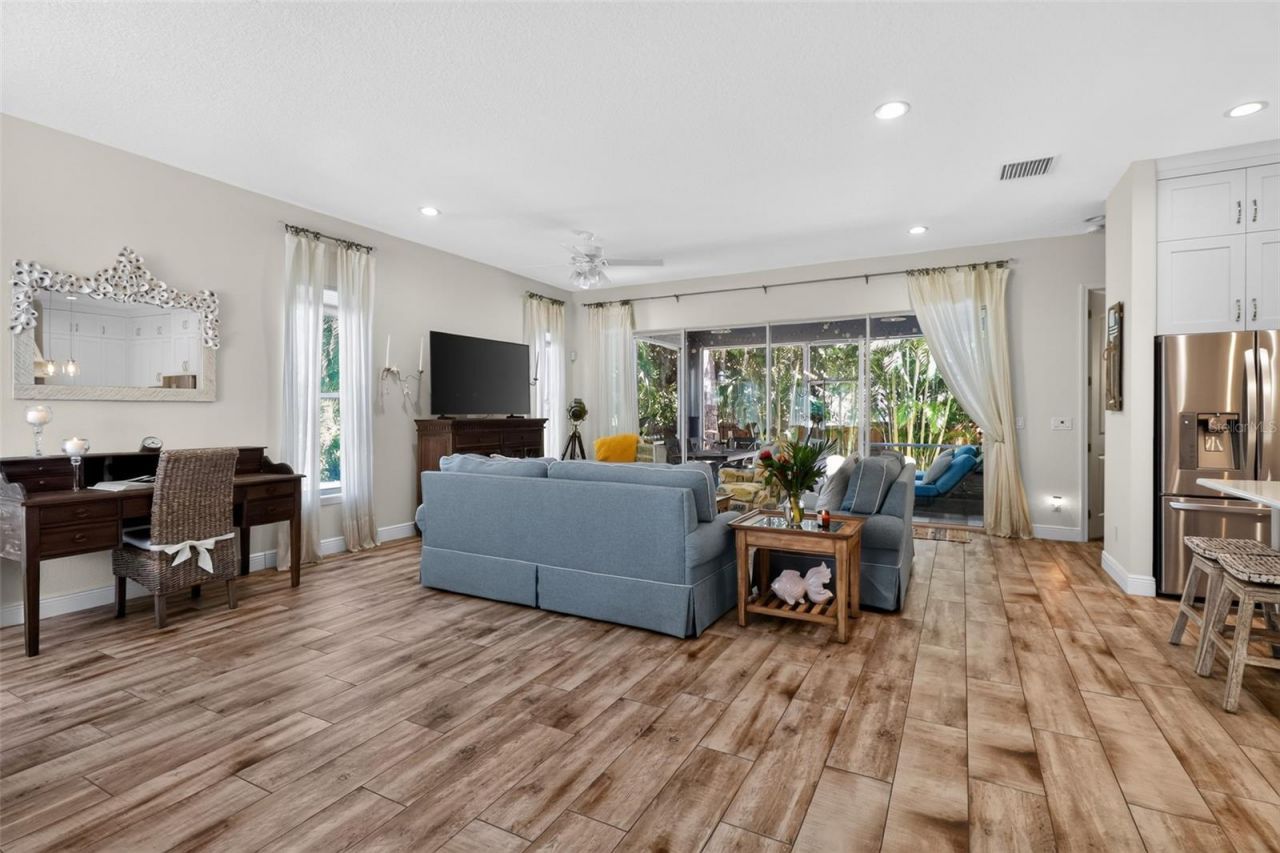 652 Kenneth Way, Tarpon Springs, FL 34689 Photo